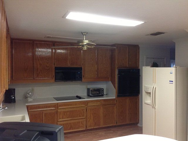 2nd image of 407 N Travis Ave