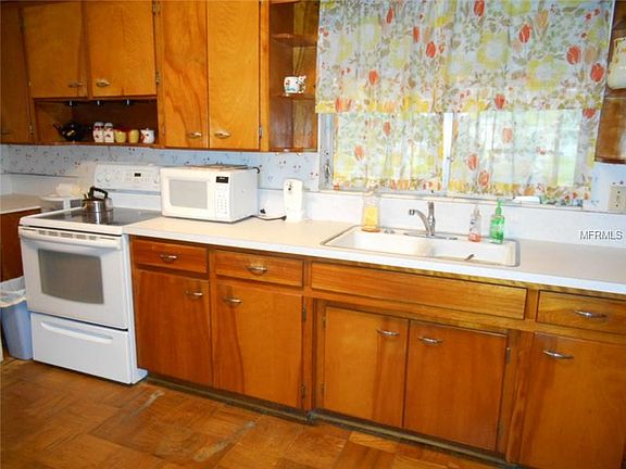 4th image of 1522 Crystal Lake Dr