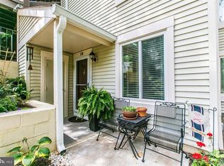 10320 Rein Commons Ct APT B, Burke, VA 22015