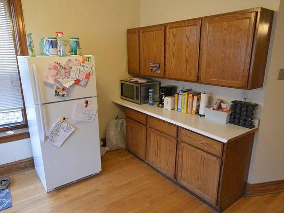 2nd image of 851 W Waveland Ave