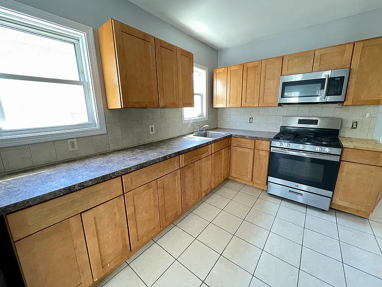 32 Gilmore St #201 — Photo 7