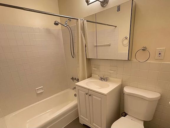 5th image of 1619 3rd Ave APT 14B