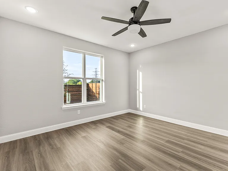 825 Premier Pkwy — Photo 19