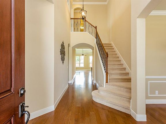Welcome in to this light and bright two story entry with soaring ceilings and beautiful laminate wood flooring that flows through the main living areas of this beautiful home.
