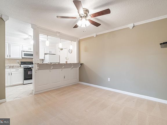 5th image of 1300 Army Navy Dr APT 1002