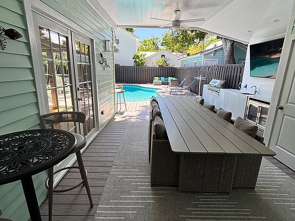 5th image of 618 Whitehead St