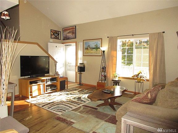 4th image of 1529 196th Street Ct E