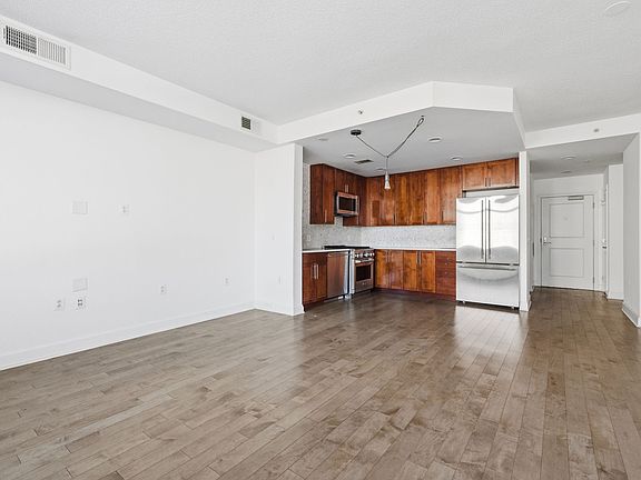 4th image of 3650 S Glebe Rd