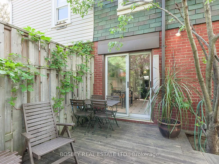 22 Martin Cres — Photo 32