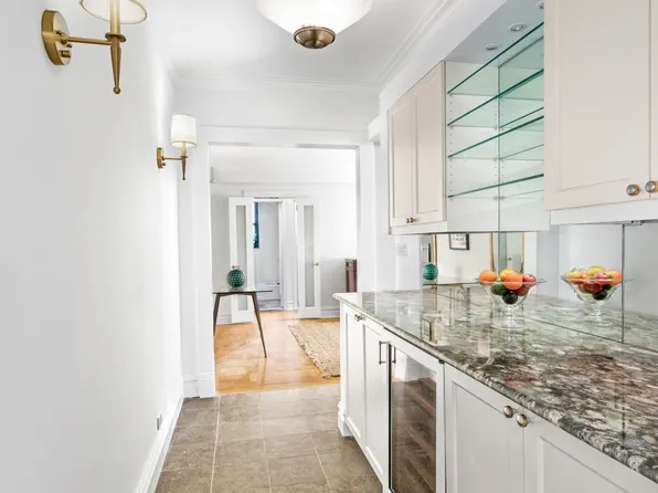 349 East 49th Street image 1 of 8