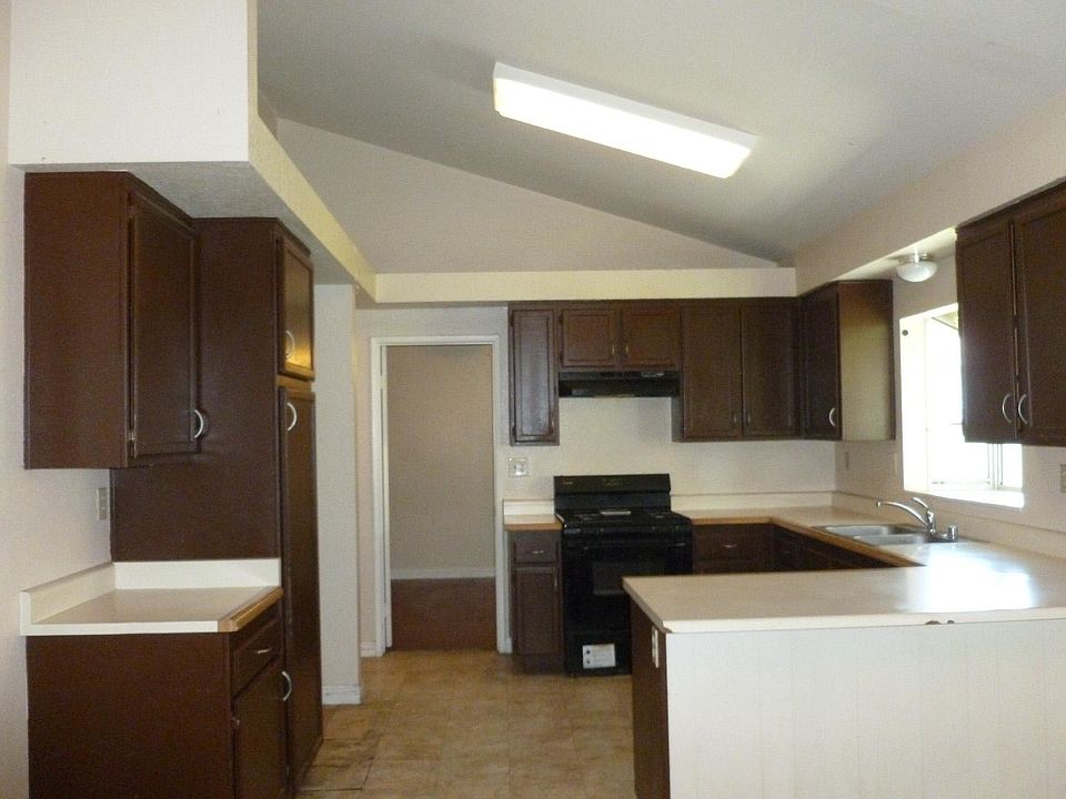 2nd image of 580 W Scott St