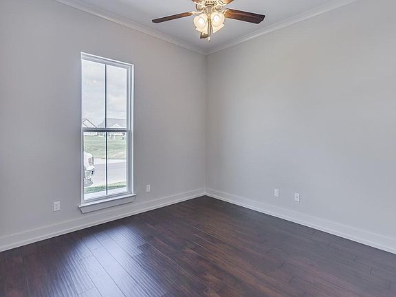 5th image of 102 Parker Ln
