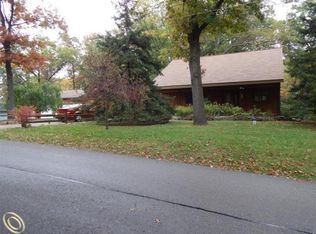 2929 Shirley St, Milford, MI 48380