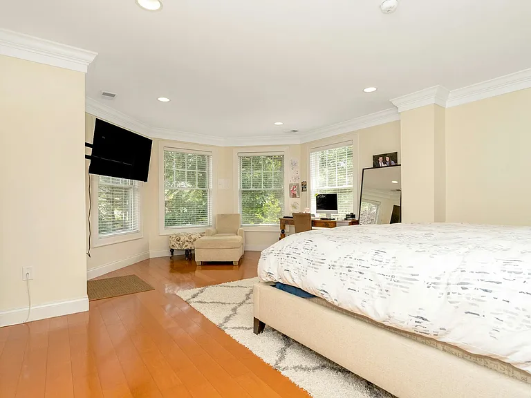 25 E Linden Ave — Photo 7