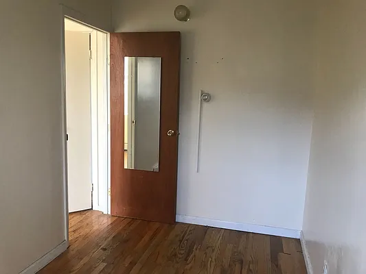 Rented by Premier Metro Realty Corp | media 31