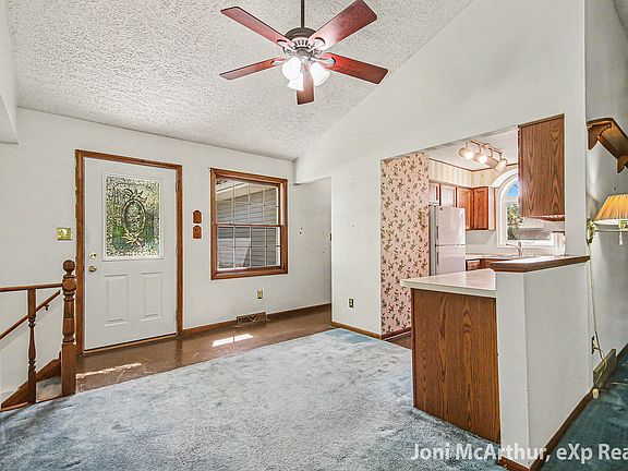 4th image of 2545 Eastlake Ct SW