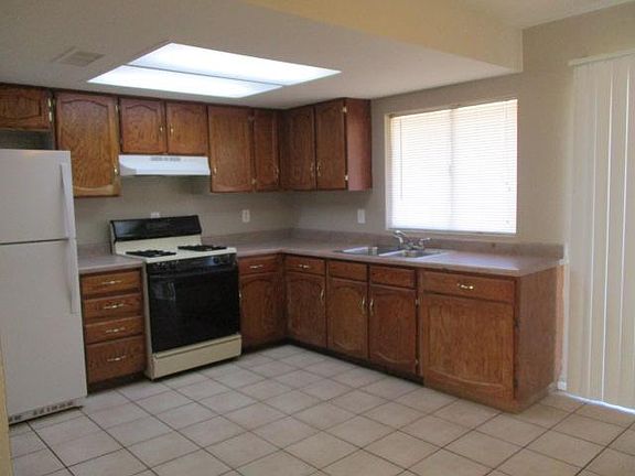 4th image of 8820 W Monterosa St