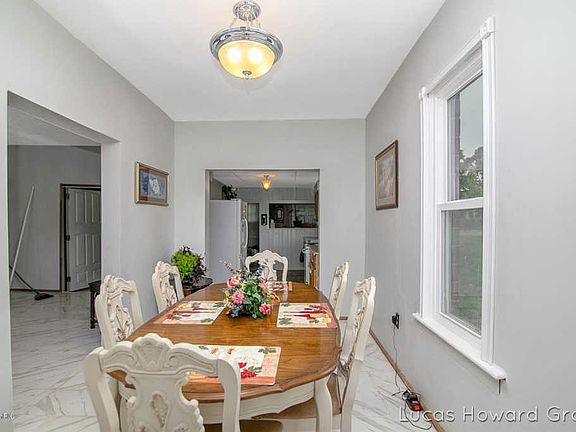 4th image of 1055 Baxter St SE