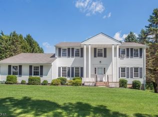 12 Douglas Dr, Long Valley, NJ 07853