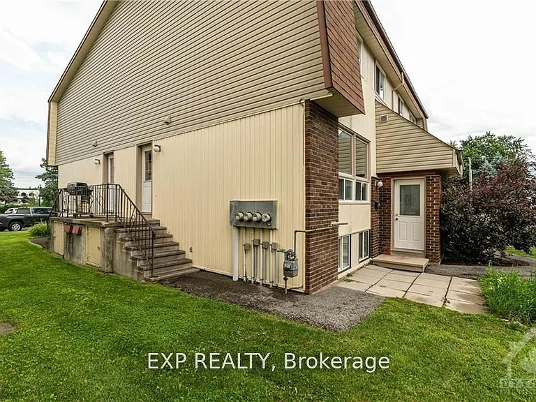 20 Forester Cres #C — Photo 4