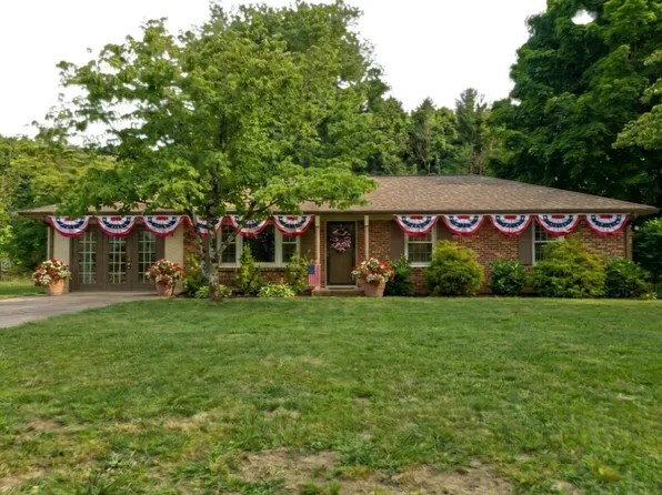 805 Fairlane Cir, Smithville, TN 37166