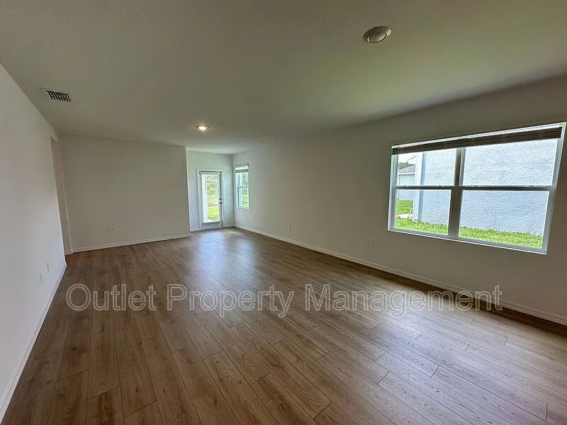 4 bed, 2.0 bath, $2,500 — Photo 4