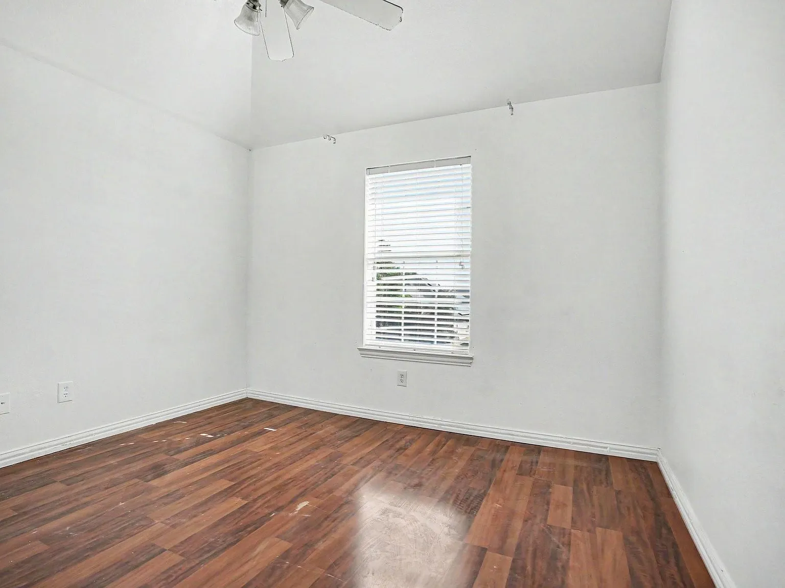 4 bed, 3.5 bath, 3078 sqft, $3,300 — Photo 4