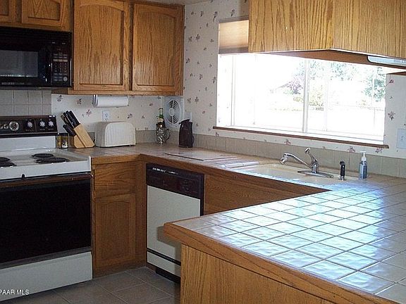 2nd image of 1135 N Latigo Ln