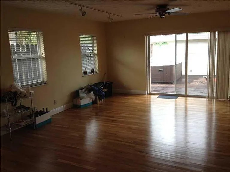 2339 Taft St — Photo 4