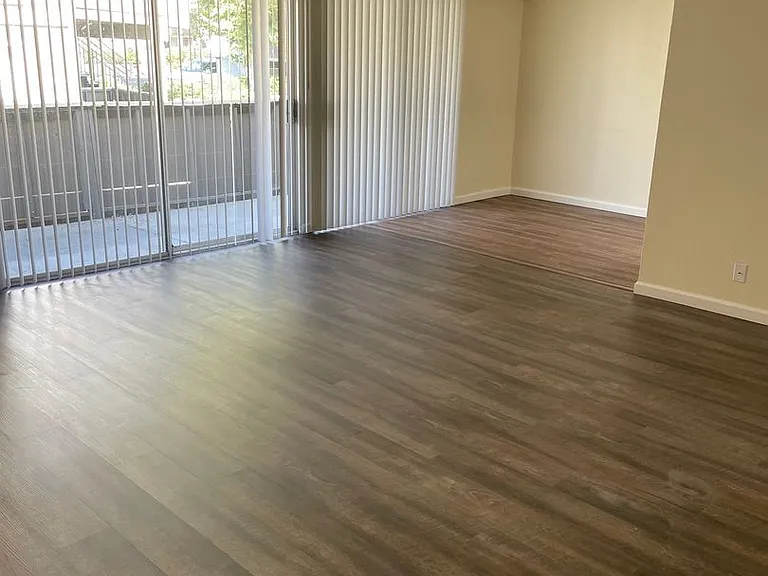 Laurel Glen — Photo 33