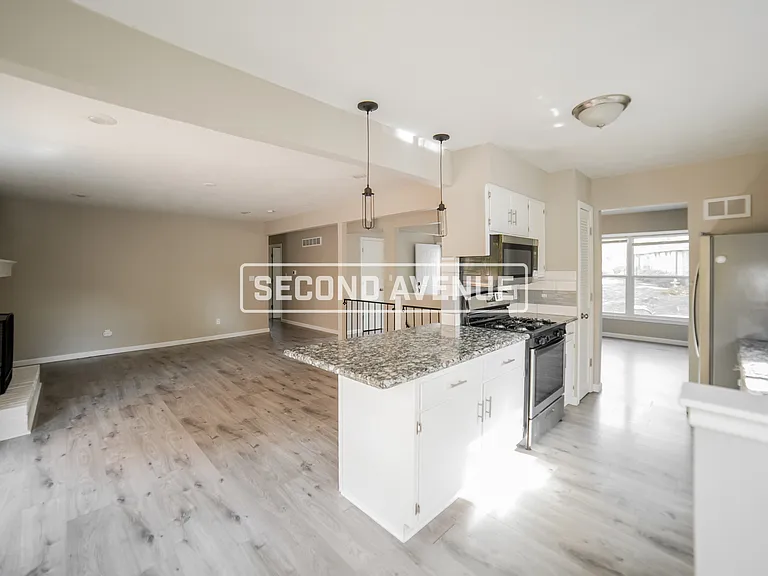 805 NW Canterbury Rd — Photo 3