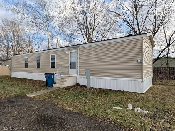 230 Cedar Brook Dr, Elyria, OH