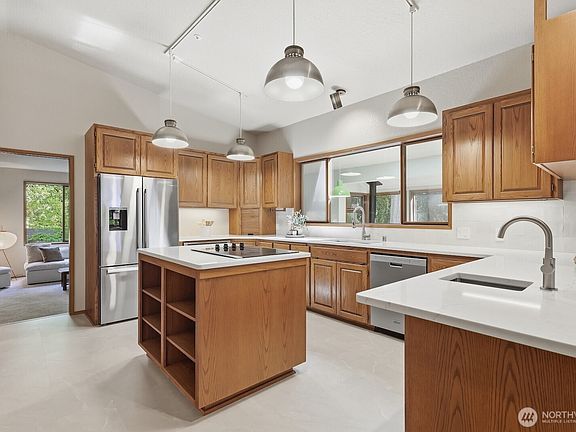 5th image of 19816 233rd Avenue NE