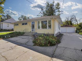 1817 Rainbow Dr, Waterloo, IA 50701