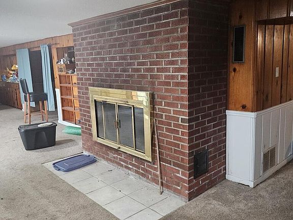 5th image of 606 Maple Ln