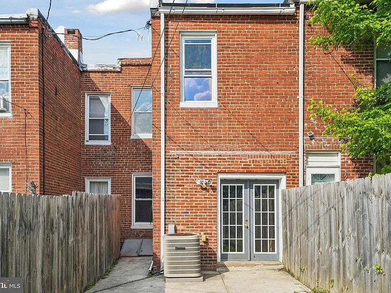 2817 Pelham Ave — Photo 25