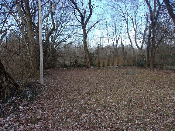 3rd image of 409 Mueller Ave