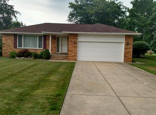 653 Jefferson Dr, Highland Heights, OH