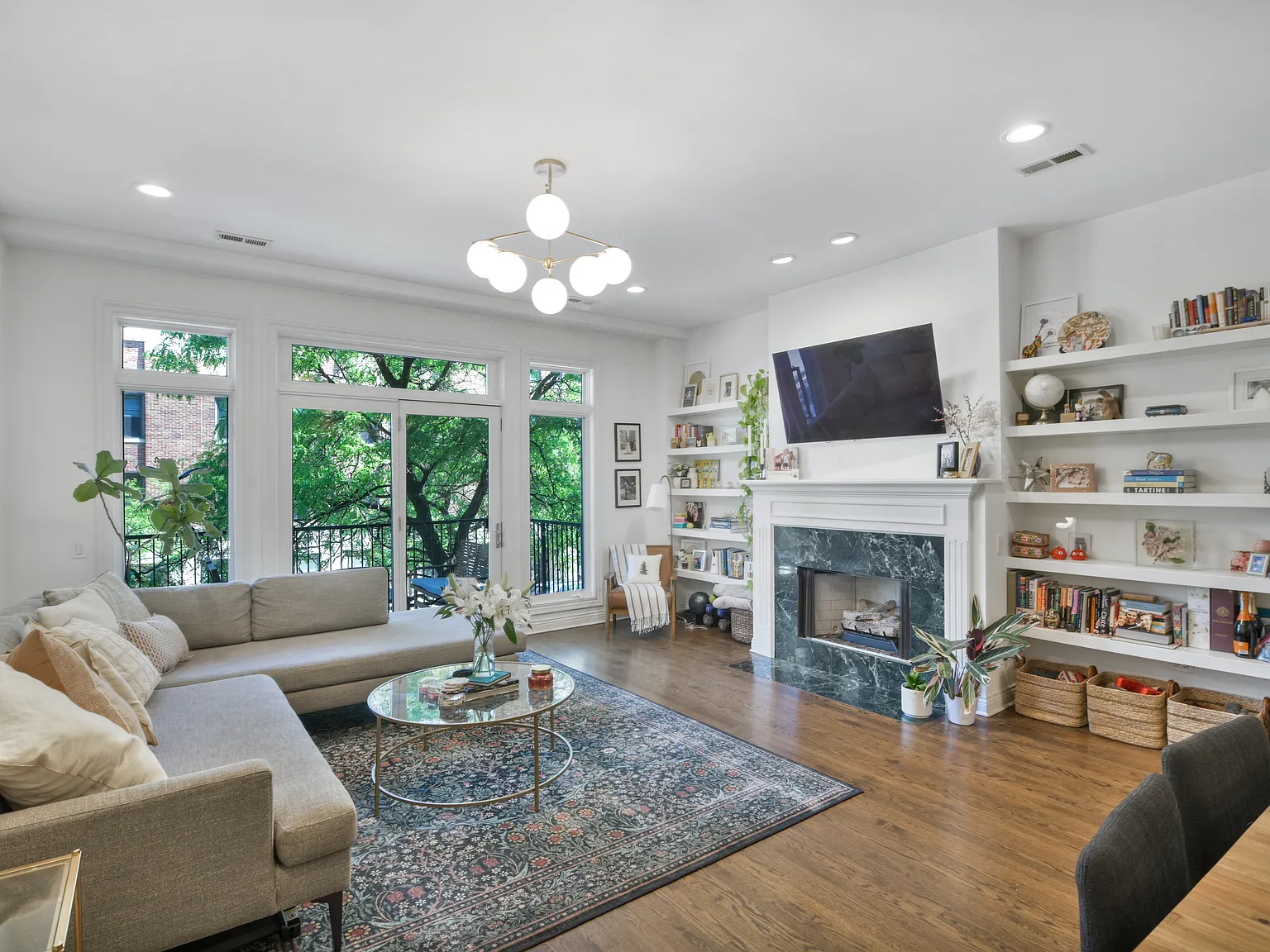 1355 W Washington Blvd — Photo 2