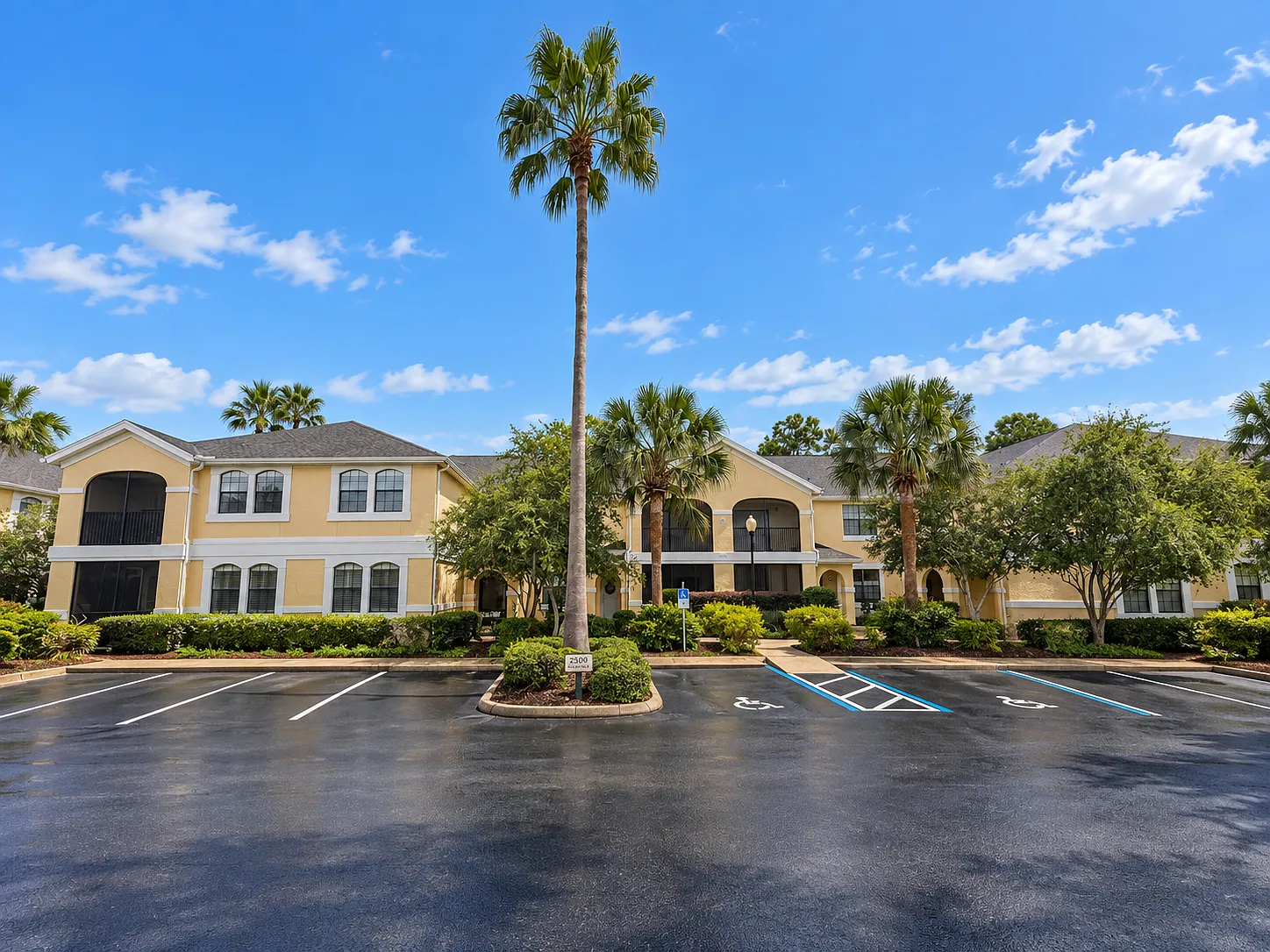 3 bed, 2.0 bath, 1448 sqft, $2,000 — Photo 1