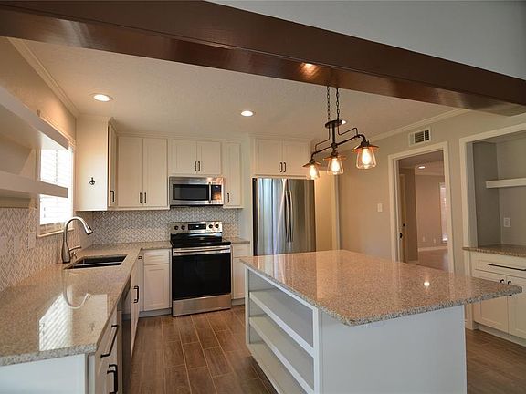 3rd image of 19118 Challe Cir W