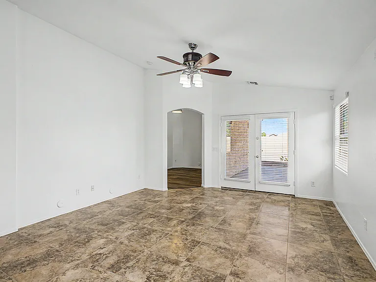 6918 S 46th Ln — Photo 5