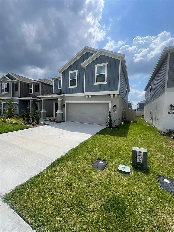 4 bed, 2.5 bath, 1933 sqft, $2,200 — Photo 1