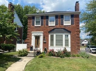 1160 Vernier Rd, Grosse Pointe Woods, MI 48236