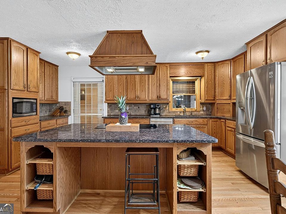 1st image of 3009 Meadow Dr