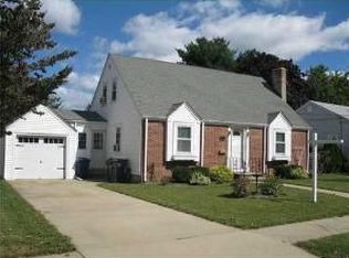 95 Audubon Rd, Warwick, RI 02888