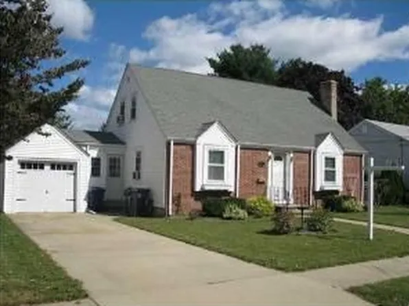 95 Audubon Rd, Warwick, RI 02888