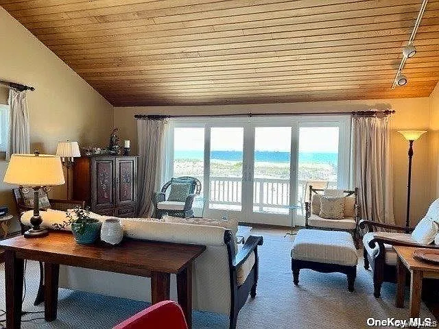 2 bed, 2.0 bath, 2560 sqft, $3,500 — Photo 4