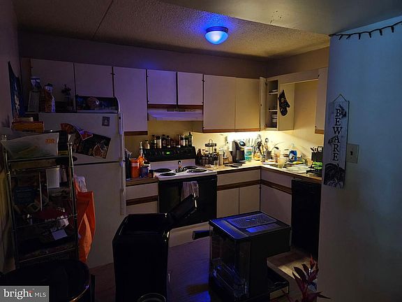 4th image of 742 Putnam Blvd