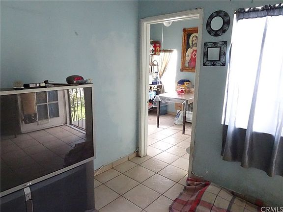 5th image of 1071 W Belleview St